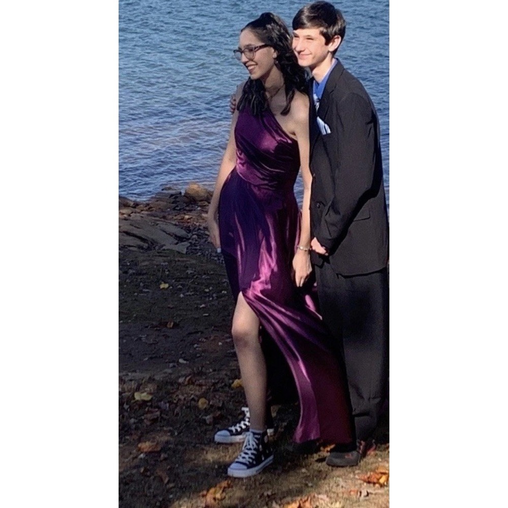 Vnaix Purple One Shoulder Pockets Satin Gown Dress Formal Size 8